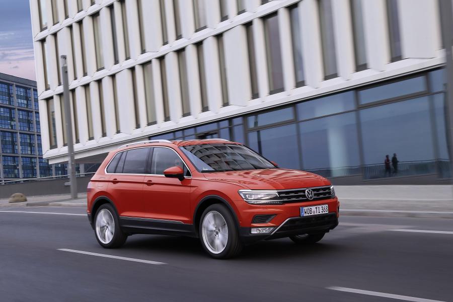  Volkswagen Tiguan 2016 года  (фото 1 из 37)
